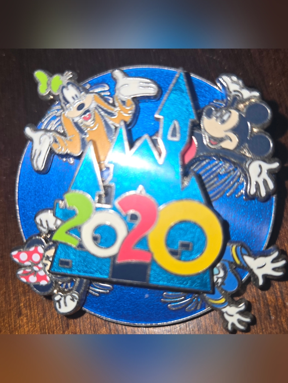Disney 2020 Castle Pin With Spinning Characters - Blue, Yellow, Red, Green